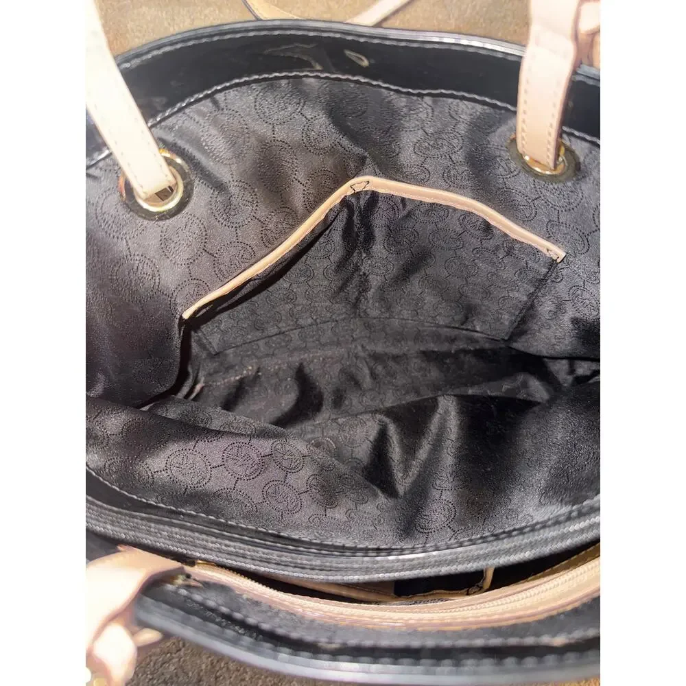 MICHAEL KORS JET SET TOTE- black